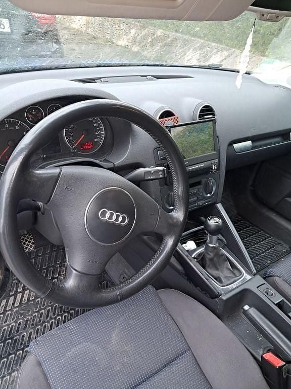 Second-hand Audi A3 S-Line 150 CP (110 kW) 2003 Albastru Hatchback