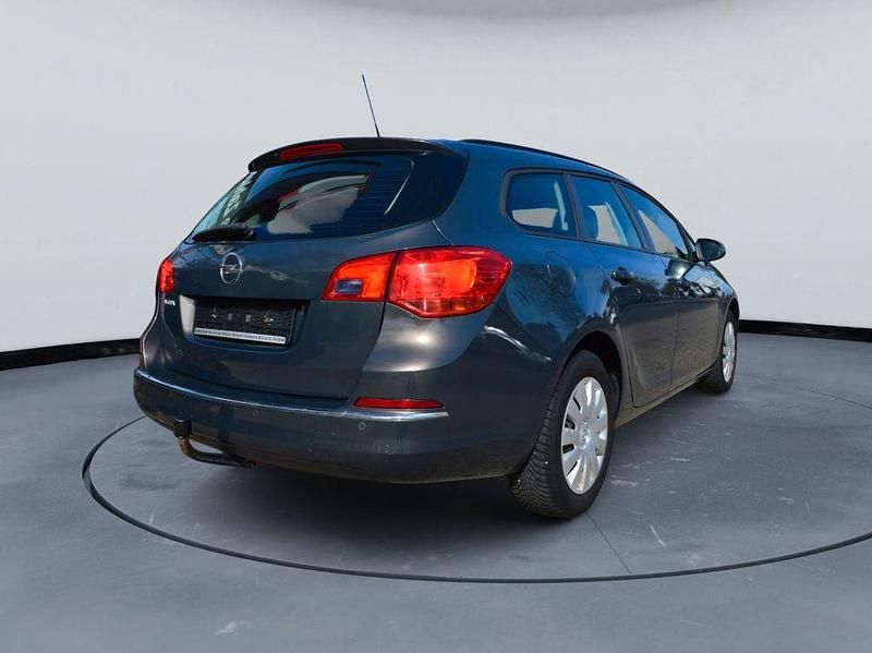 Gebraucht Opel Astra Edition 116 PS (85 kW) 2013 Grau Kombi