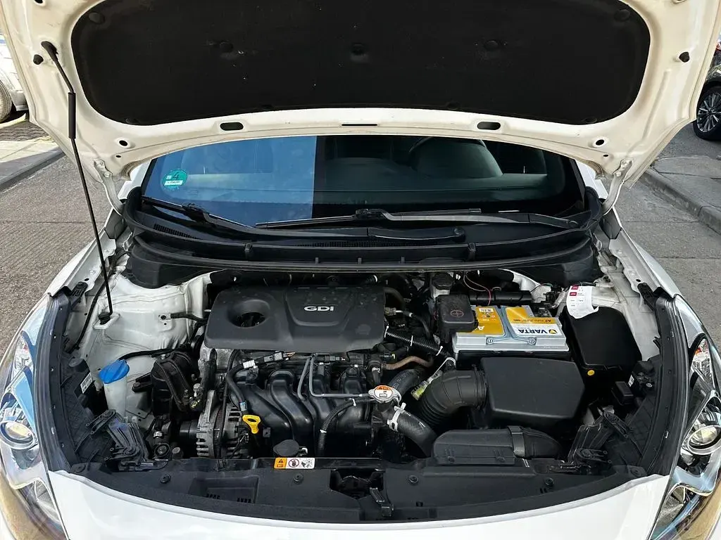 Gebraucht Hyundai i30 Passion Plus 135 PS (99 kW) 2017 Weiß Limousine