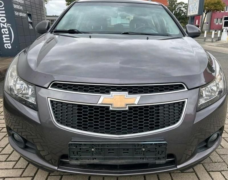 Grau Gebraucht 2013 Chevrolet Cruze Kleinwagen | 4.990 € (Fairer Preis) - Bild 1/4