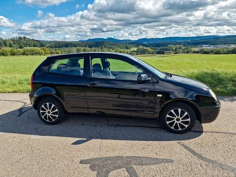 Schwarz Gebraucht 2004 VW Polo Cricket Limousine | 1.950 € (Fairer Preis) - Bild 1/4