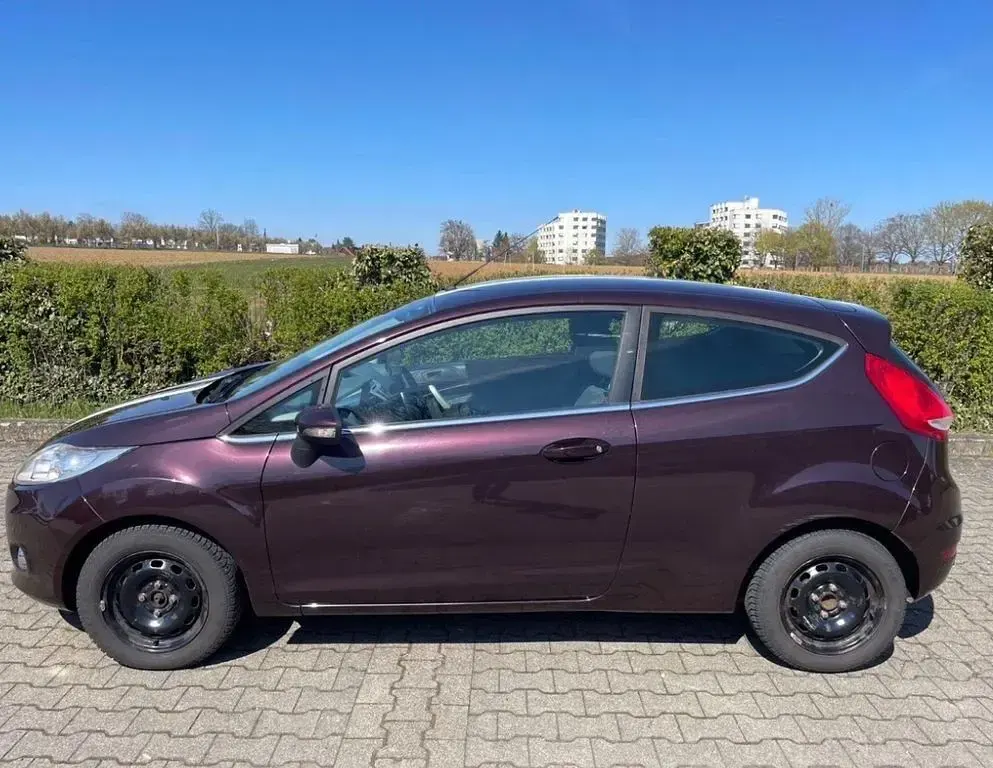 Używany Ford Fiesta Titanium 82 KM (60 kW) 2009 Sedan/Limuzyna