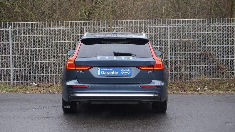 Gebraucht Volvo V60 Plus 197 PS (144 kW) 2022 Blau Kombi