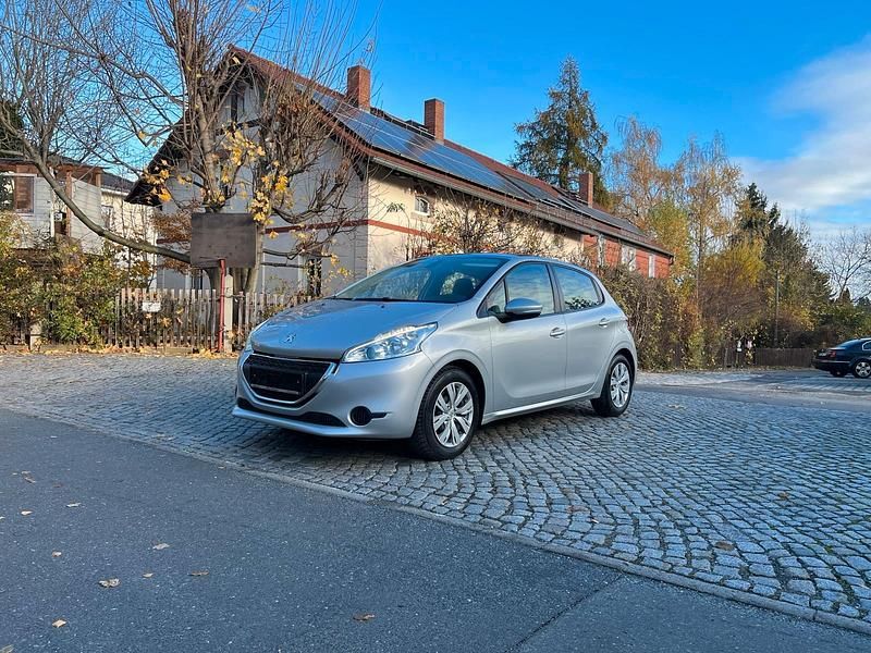 Gebraucht Peugeot 208 Active 82 PS (60 kW) 2014 Silber Kleinwagen