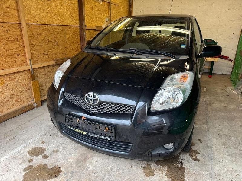 Schwarz Gebraucht 2011 Toyota Yaris Cool Kleinwagen | 1.650 € (Guter Preis) - Bild 1/4