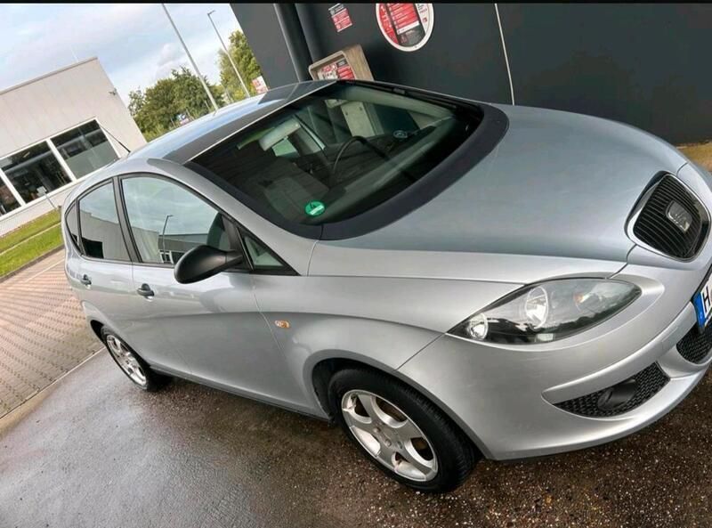 Grau Gebraucht 2006 Seat Altea Van / Kleinbus | 3.400 € (Fairer Preis) - Bild 1/4