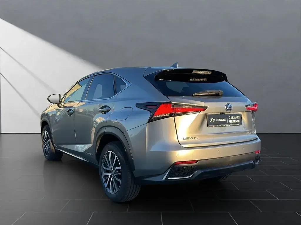 Gebraucht Lexus NX300h E-FOUR 197 PS (144 kW) 2018 Silber SUV