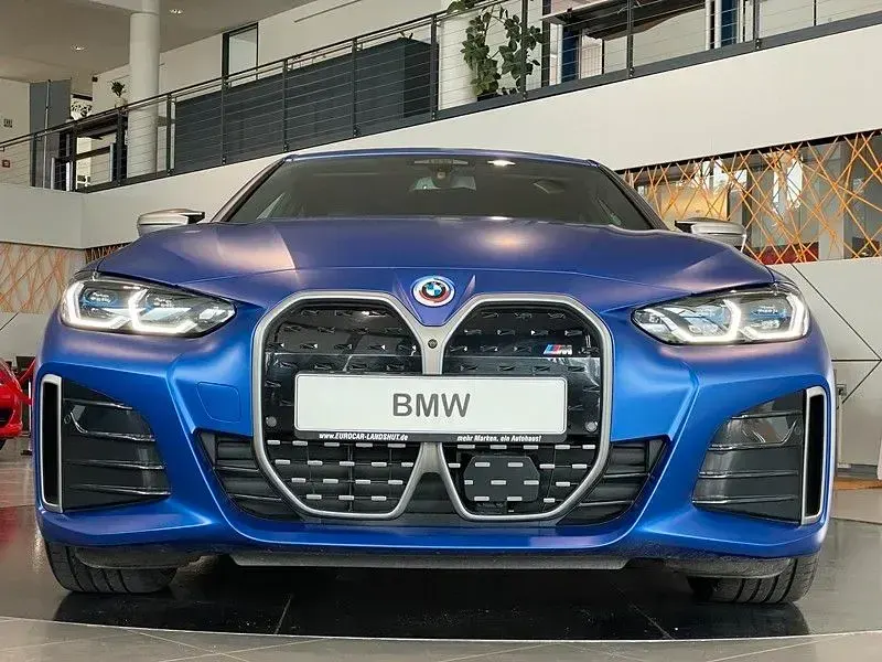 Używany BMW i4 Performance 400 kW (544 KM) 2023 Niebieski Sedan/Limuzyna