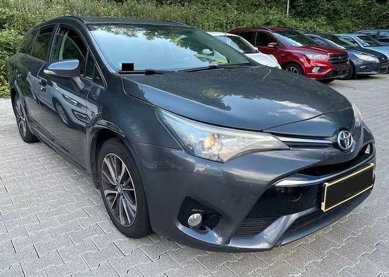 Grau Gebraucht 2018 Toyota Avensis Edition-S Kombi | 10.999 € (Fairer Preis) - Bild 1/4