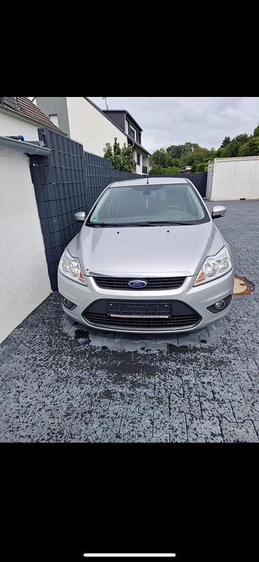 Grau Gebraucht 2009 Ford Focus Limousine | 2.250 € (Guter Preis) - Bild 1/4