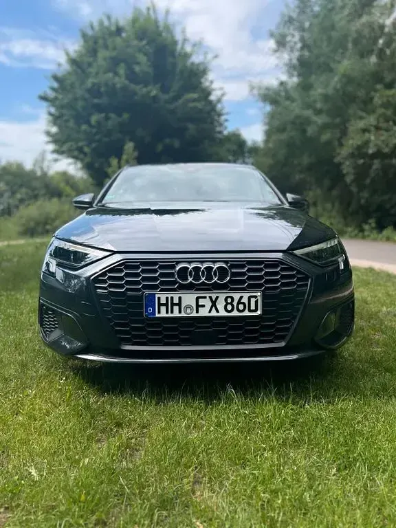 Gebraucht Audi A3 Sport 116 PS (85 kW) 2022 Grau Limousine