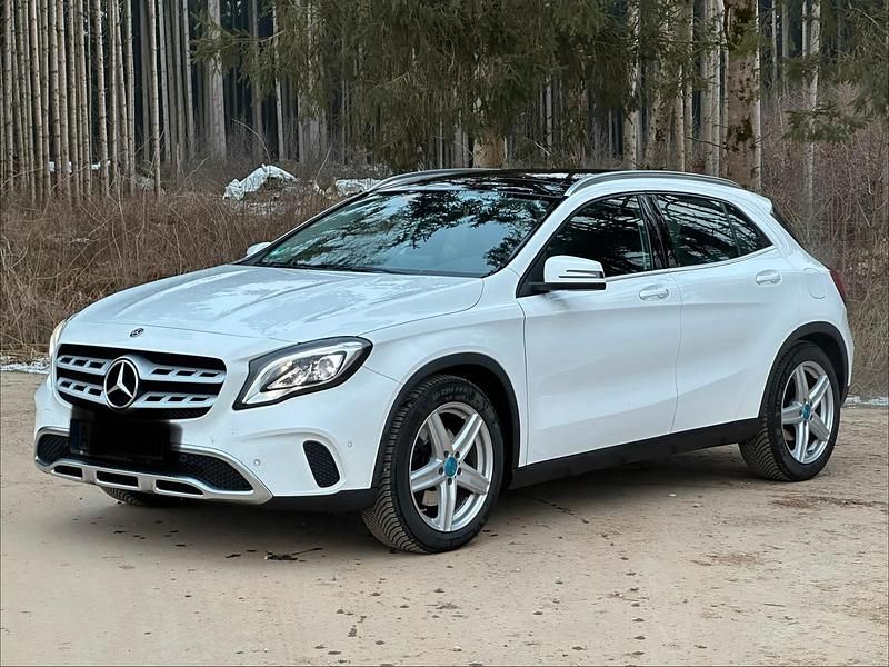 Weiß Gebraucht 2018 Mercedes 220 Urban Limousine | 18.999 € (Superpreis) - Bild 1/4