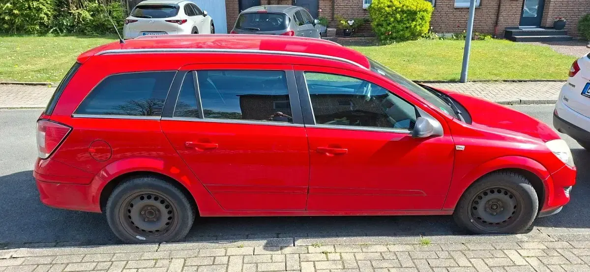 Używany Opel Astra Selection 140 KM (102 kW) 2009 Czerwony Kombi