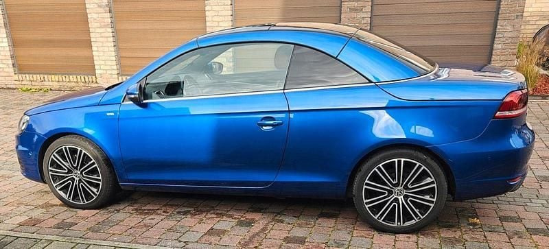 Second-hand VW Eos Cup 140 CP (102 kW) 2015 Albastru Cabrio