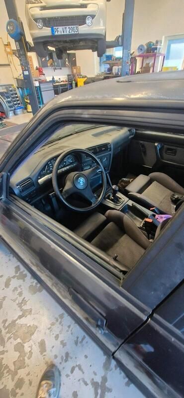 Schwarz Gebraucht 1986 BMW 320 Limousine | 7.500 € - Bild 1/4