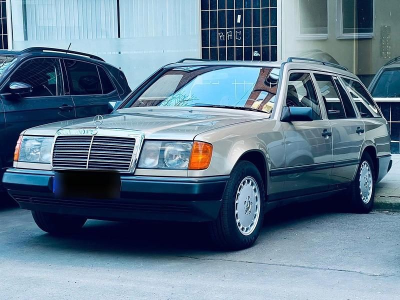 Second-hand Mercedes E300 180 CP (132 kW) 1988 Auriu Break