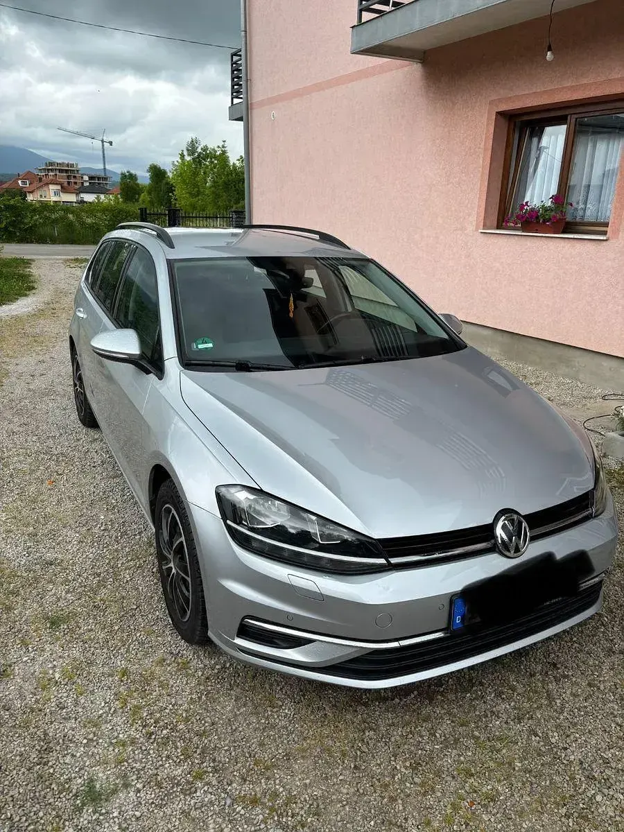 Gebraucht VW Golf VII Comfortline 116 PS (85 kW) 2019 Grau Kombi