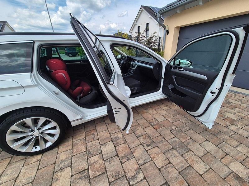 Weiß Gebraucht 2016 VW Passat Comfortline Kombi | 12.600 € (Fairer Preis) - Bild 1/3