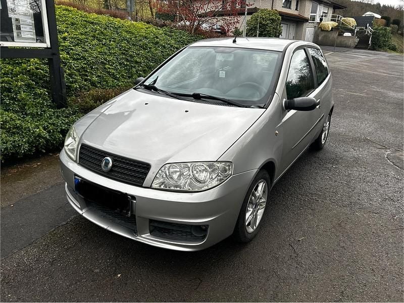 Gebraucht Fiat Punto 60 PS (44 kW) 2005 Silber Kleinwagen