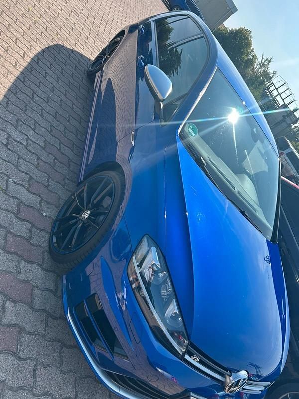 Blau Gebraucht 2016 VW Golf VII Limousine | 23.000 € (Etwas zu teuer) - Bild 1/4