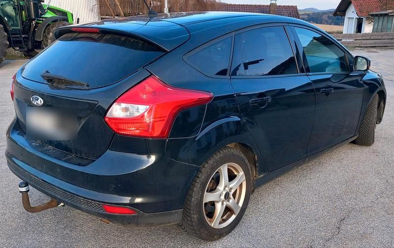 Gebraucht Ford Focus Trend 125 PS (91 kW) 2011 Schwarz Limousine