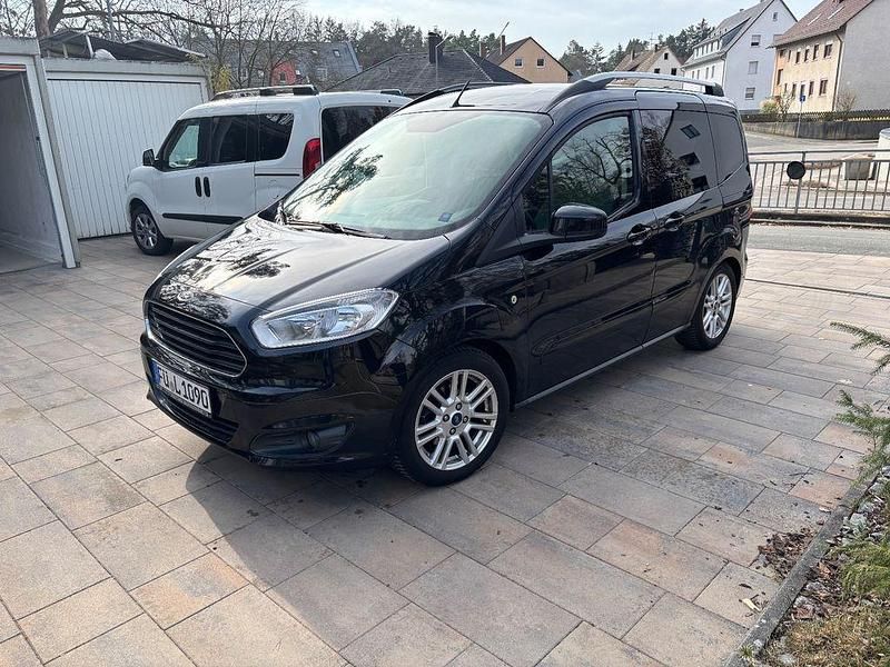 Gebraucht Ford Tourneo Courier Titanium 101 PS (74 kW) 2014 Schwarz Van / Kleinbus
