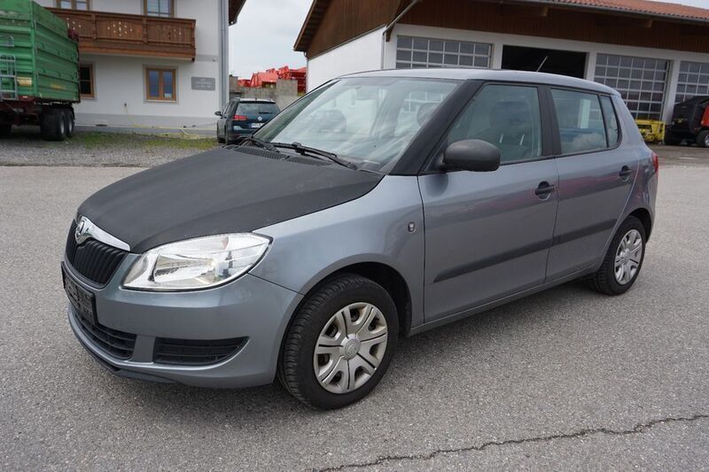Grau Gebraucht 2013 Skoda Fabia Cool Edition Limousine | 4.190 € (Guter Preis) - Bild 1/4