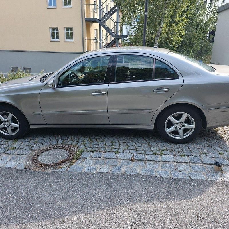 Gebraucht Mercedes E220 Elegance 170 PS (125 kW) 2007 Grau Limousine