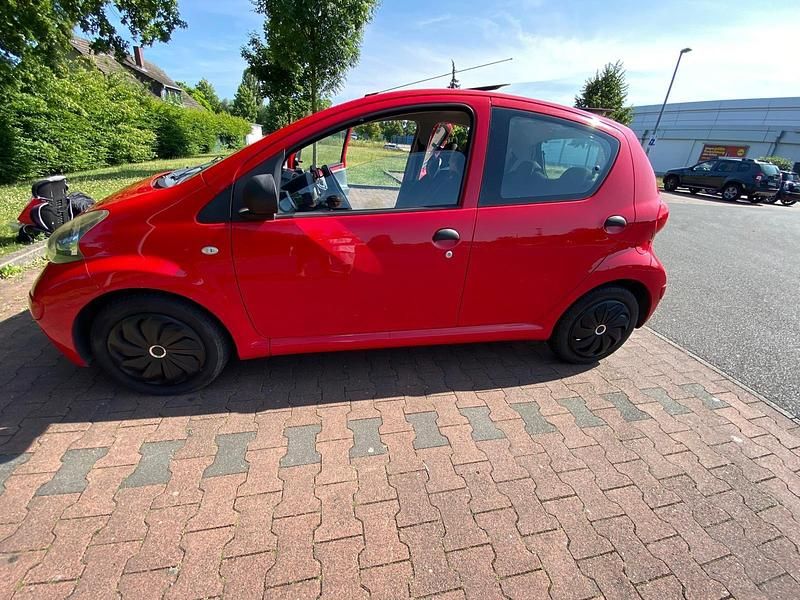 Rot Gebraucht 2008 Toyota Aygo Kleinwagen | 2.200 € - Bild 1/4