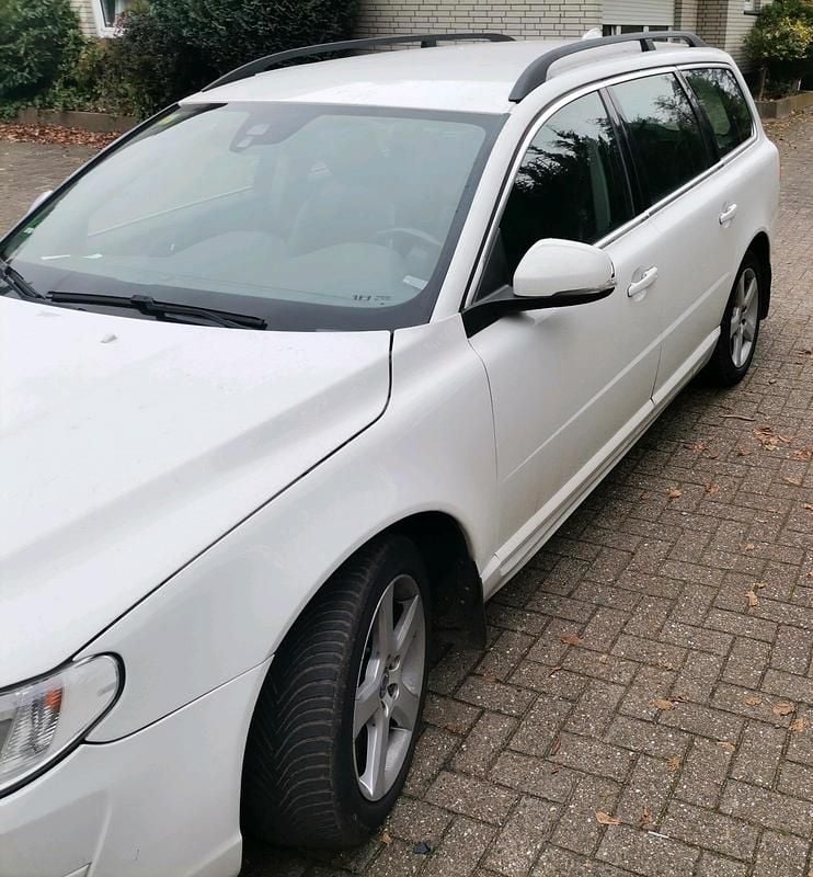 Gebraucht Volvo V70 181 PS (133 kW) 2016 Weiß Kombi