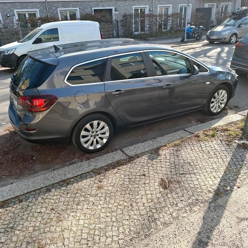 Gebraucht Opel Astra 140 PS (102 kW) 2012 Schwarz Kombi