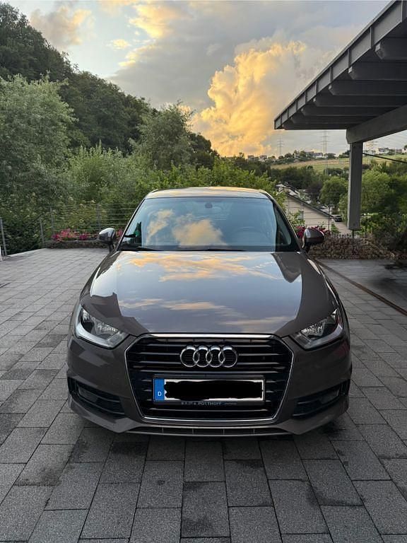 Braun Gebraucht 2016 Audi A1 Sportback Sport Kleinwagen | 11.900 € (Fairer Preis) - Bild 1/4