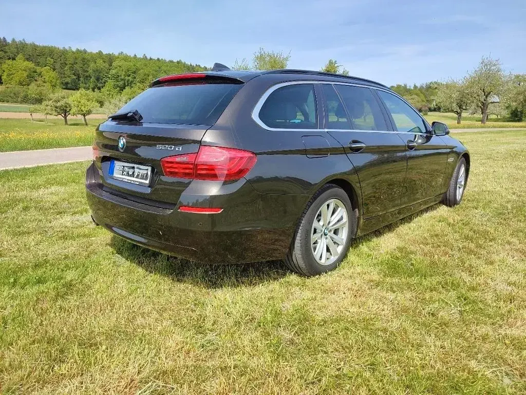 Gebraucht BMW 520 190 PS (139 kW) 2015 Braun Kombi