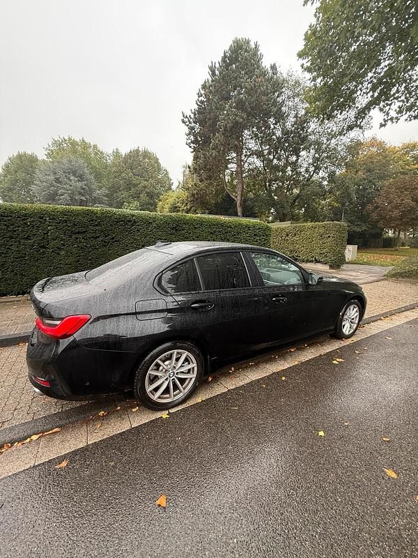 Gebraucht BMW 330e Advantage 184 PS (135 kW) 2020 Schwarz Limousine