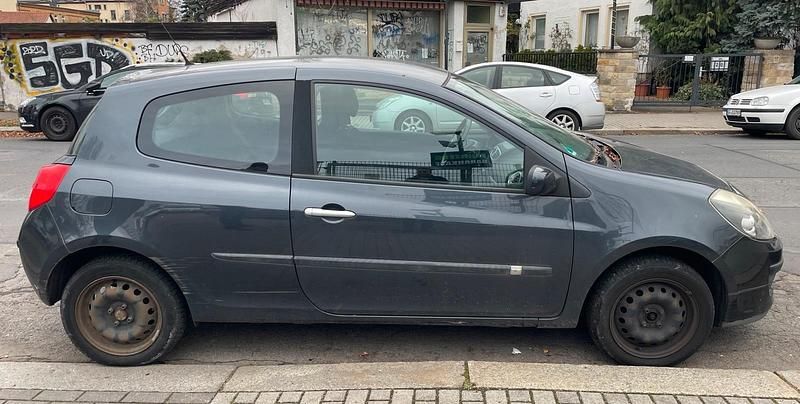 Gebraucht Renault Clio II 75 PS (55 kW) 2007 Grau Kleinwagen