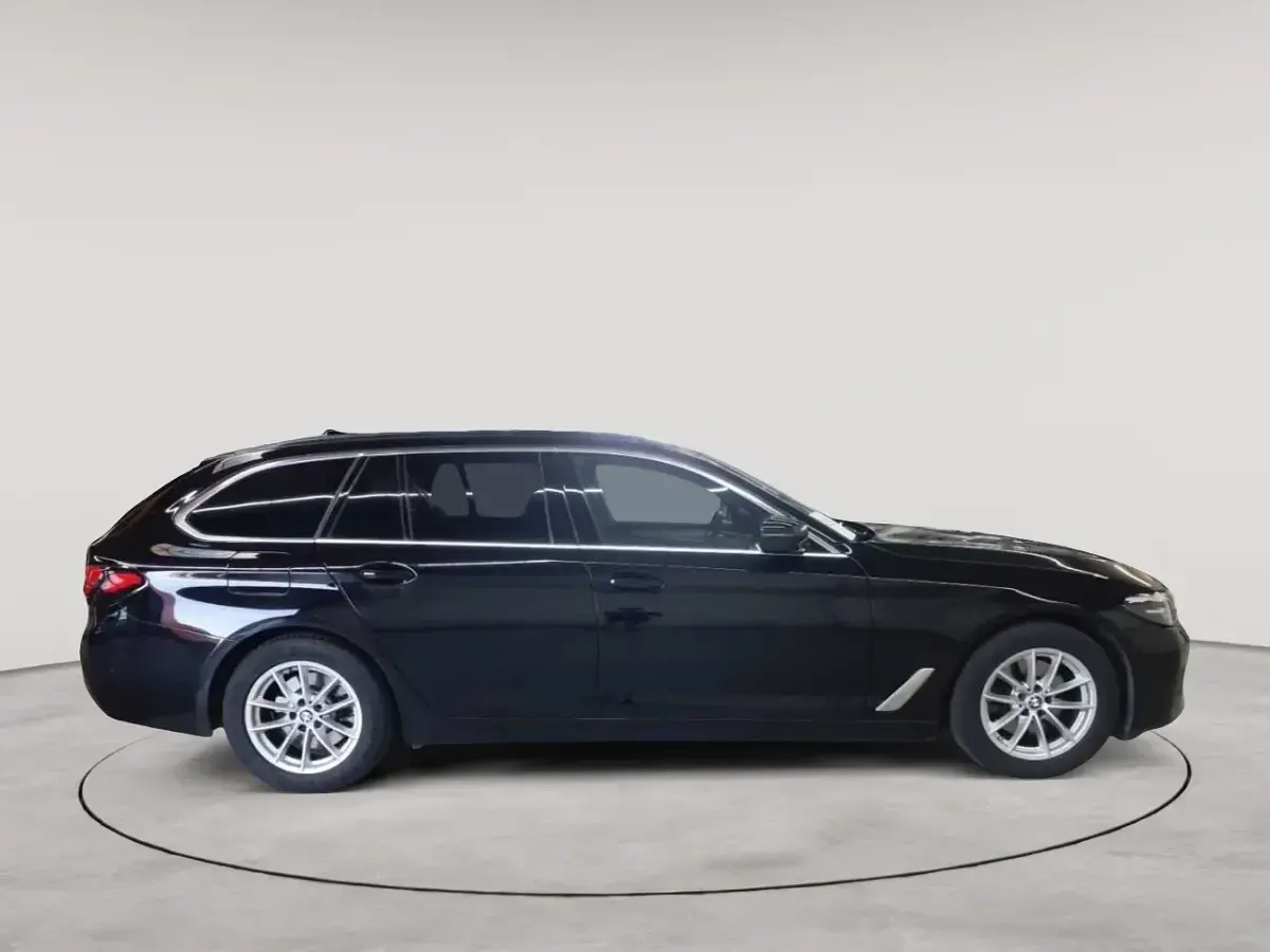 Gebraucht BMW 520 Sport Line 190 PS (139 kW) 2024 Schwarz uni Kombi