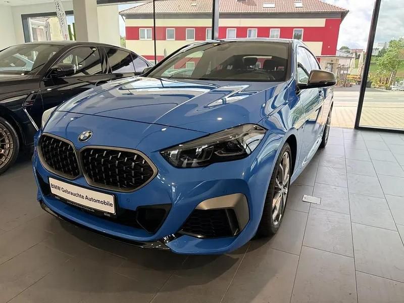 Misano blau metallic Gebraucht 2024 BMW M235 Performance Limousine | 40.990 € (Etwas zu teuer) - Bild 1/4