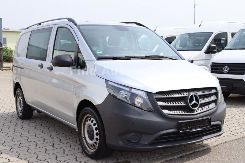 Silber Gebraucht 2021 Mercedes Vito Van / Kleinbus | 29.691 € (Fairer Preis) - Bild 1/4