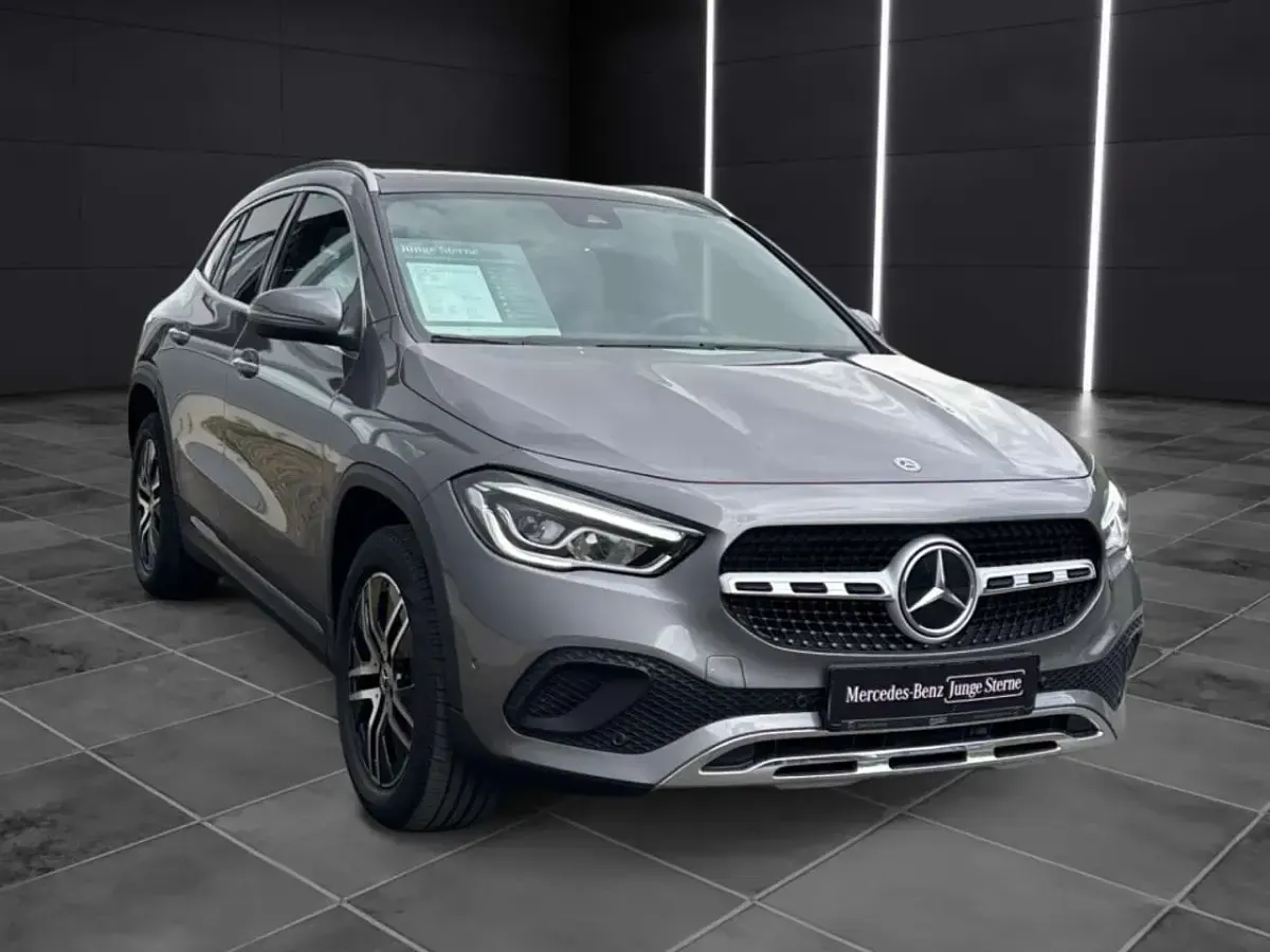 Gebraucht Mercedes GLA250 Progressive 224 PS (164 kW) 2021 Metalliclack mountaingrau SUV
