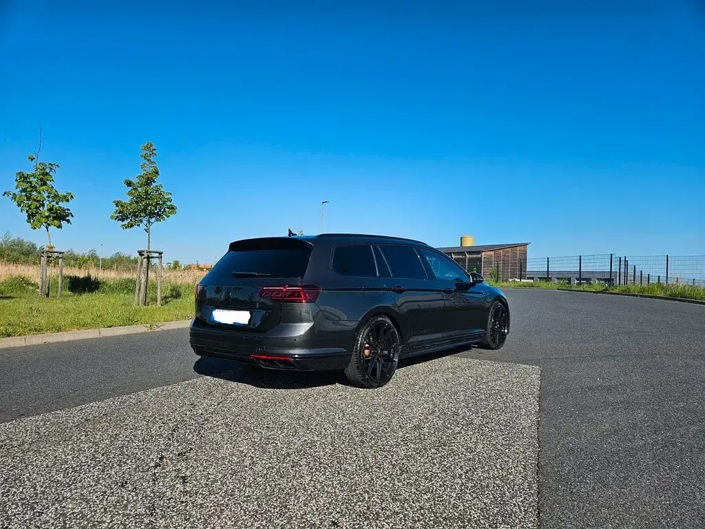 Gebraucht VW Passat 200 PS (147 kW) 2023 Grau Kombi