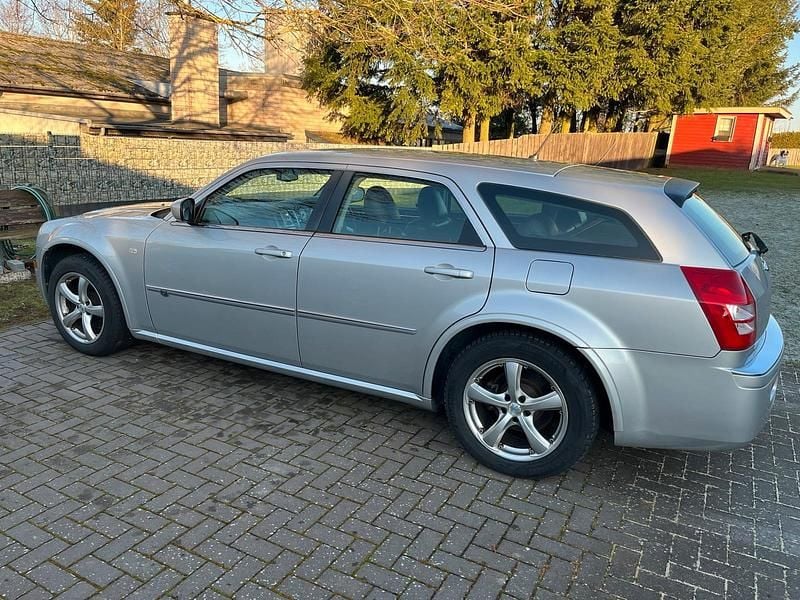Second-hand Chrysler 300C 218 CP (160 kW) 2010 Argintiu Break