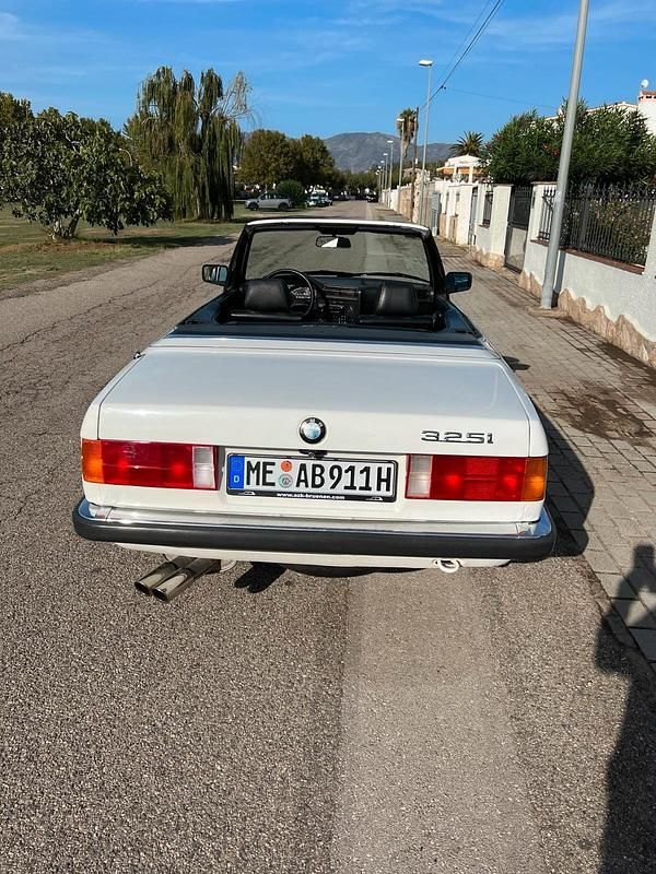 Gebraucht BMW 325 171 PS (125 kW) 1989 Weiß Cabrio