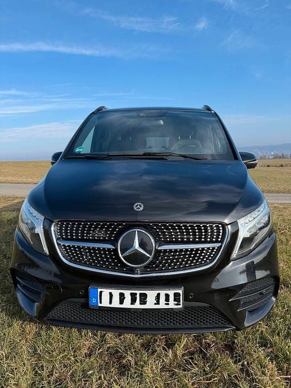 Gebraucht Mercedes V300 Avantgarde Edition 237 PS (174 kW) 2022 Schwarz Van / Kleinbus