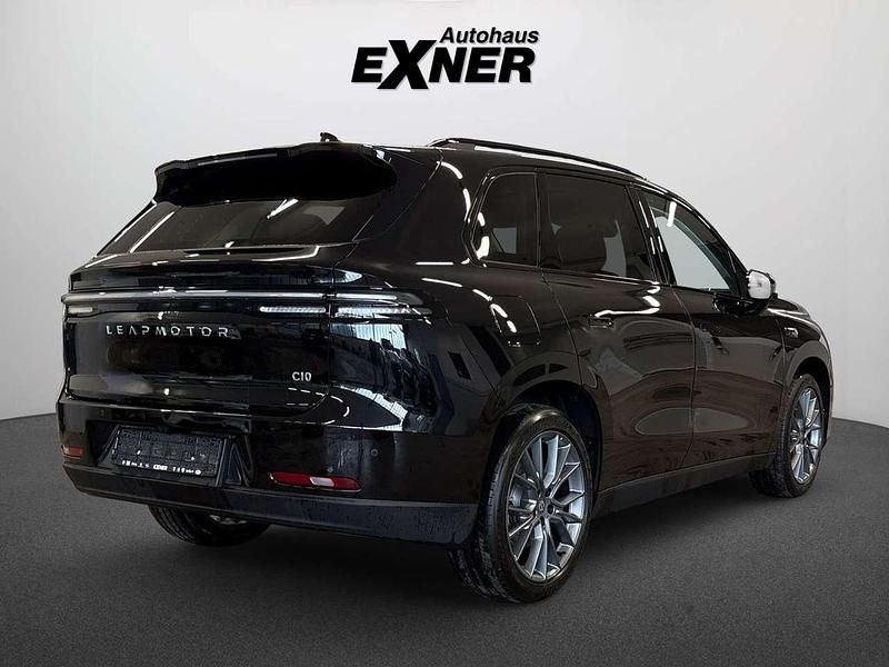 Gebraucht Leapmotor C10 215 PS (158 kW) 2026 Metallic schwarz SUV