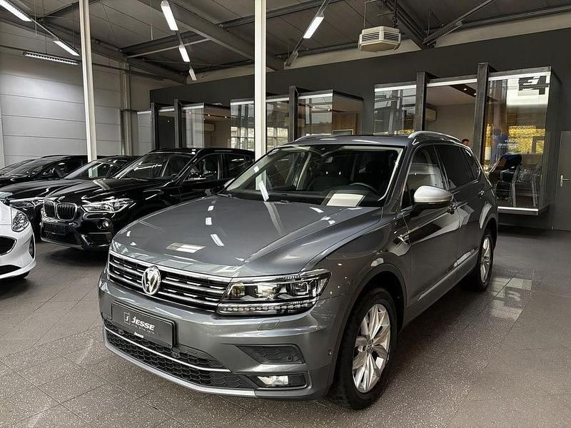 Platinum grey metallic (metallic) Gebraucht 2019 VW Tiguan Allspace Highline SUV | 24.990 € (Guter Preis) - Bild 1/4
