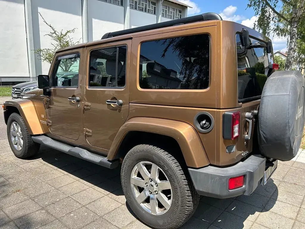 Gebraucht Jeep Wrangler Unlimited 200 PS (147 kW) 2011 Schwarz SUV