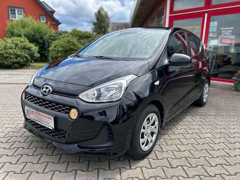 Gebraucht Hyundai i10 Pure 67 PS (49 kW) 2019 Schwarz Kleinwagen