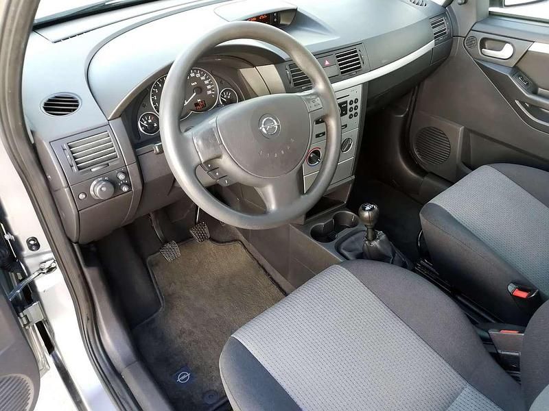 Gebraucht Opel Meriva Cosmo 101 PS (74 kW) 2004 Lichtsilber m2 Van / Kleinbus