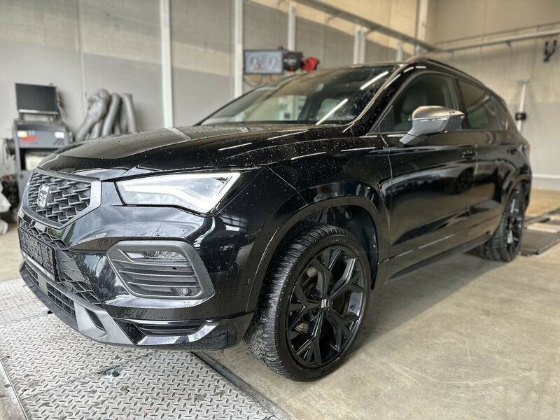 Schwarz (metallic) Gebraucht 2023 Seat Ateca 4Drive SUV | 33.500 € (Fairer Preis) - Bild 1/3