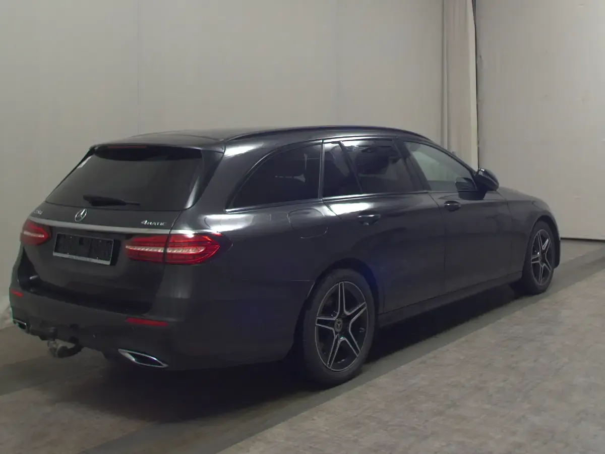 Gebraucht Mercedes E220 AMG line 220 PS (161 kW) 2023 Grau Limousine
